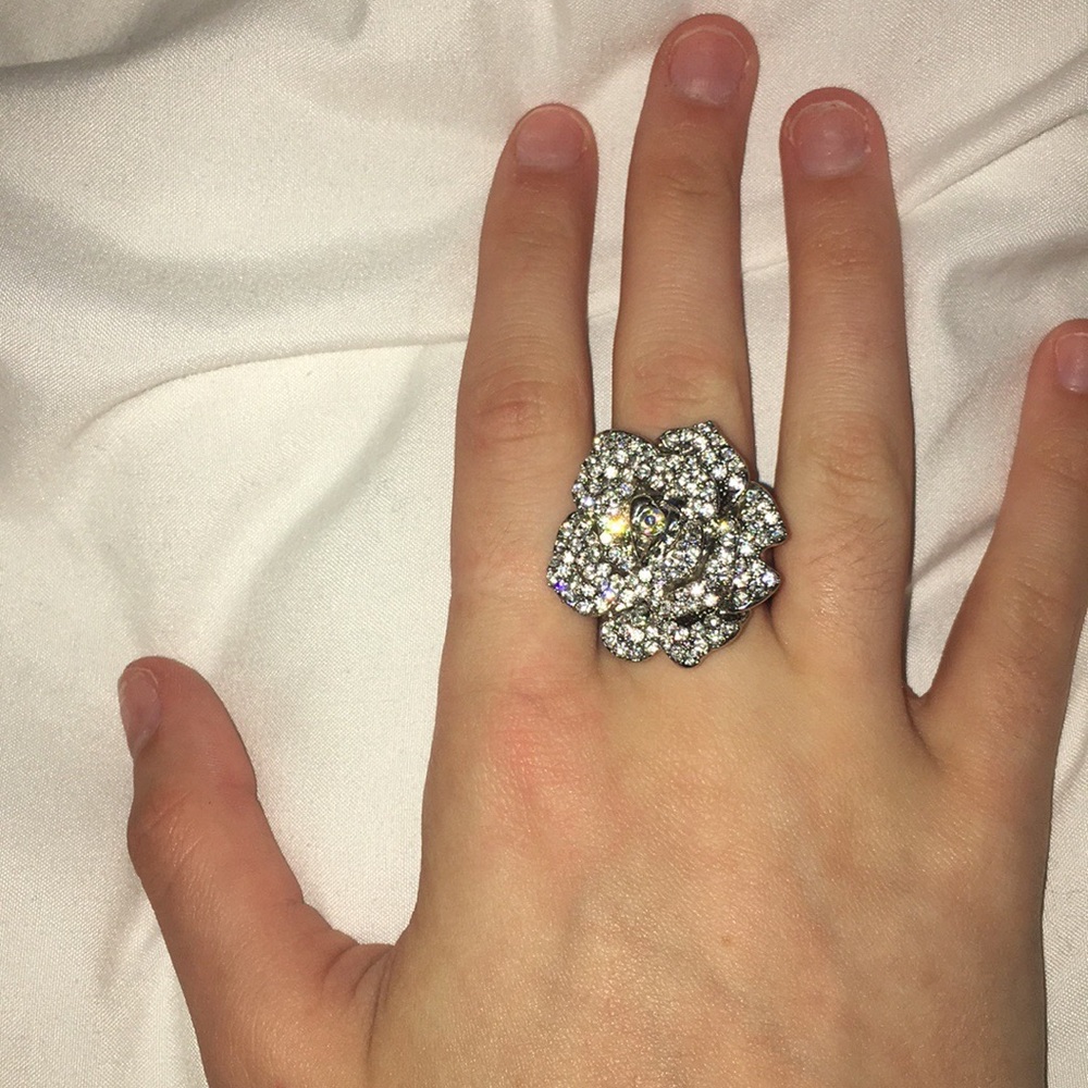 4 Beautiful Rings - Picture 2 of 5